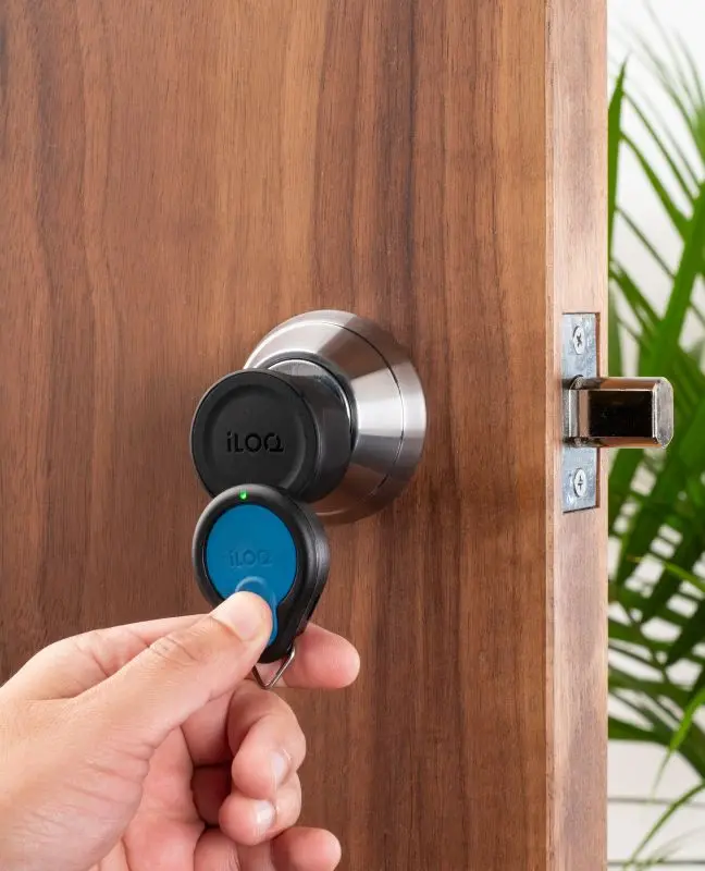 iLOQ ANSI KIK For Deadbolt Cylinder opening with key fob.webp